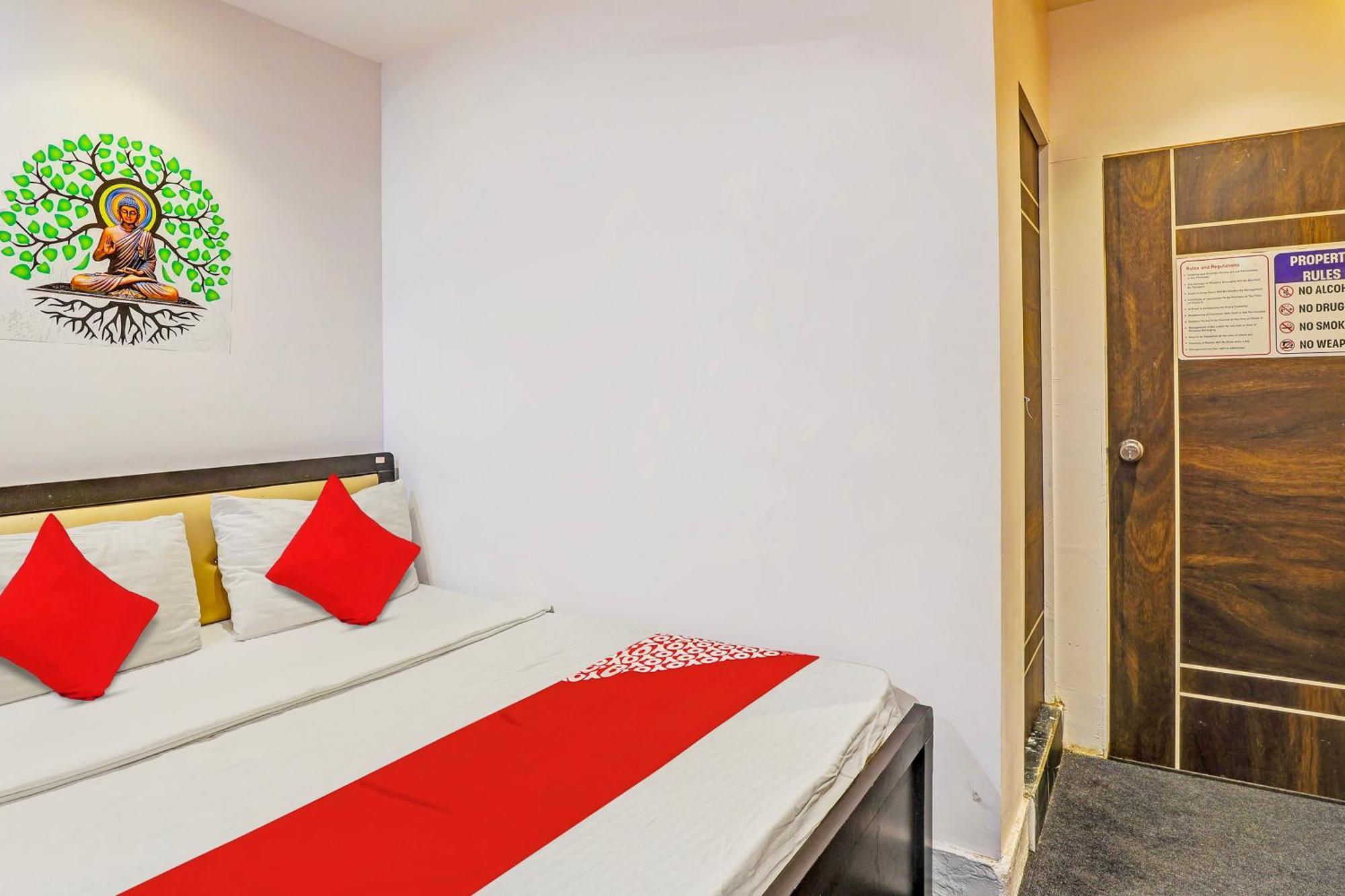 Hotel O Lotus Hotel Surat Exterior foto