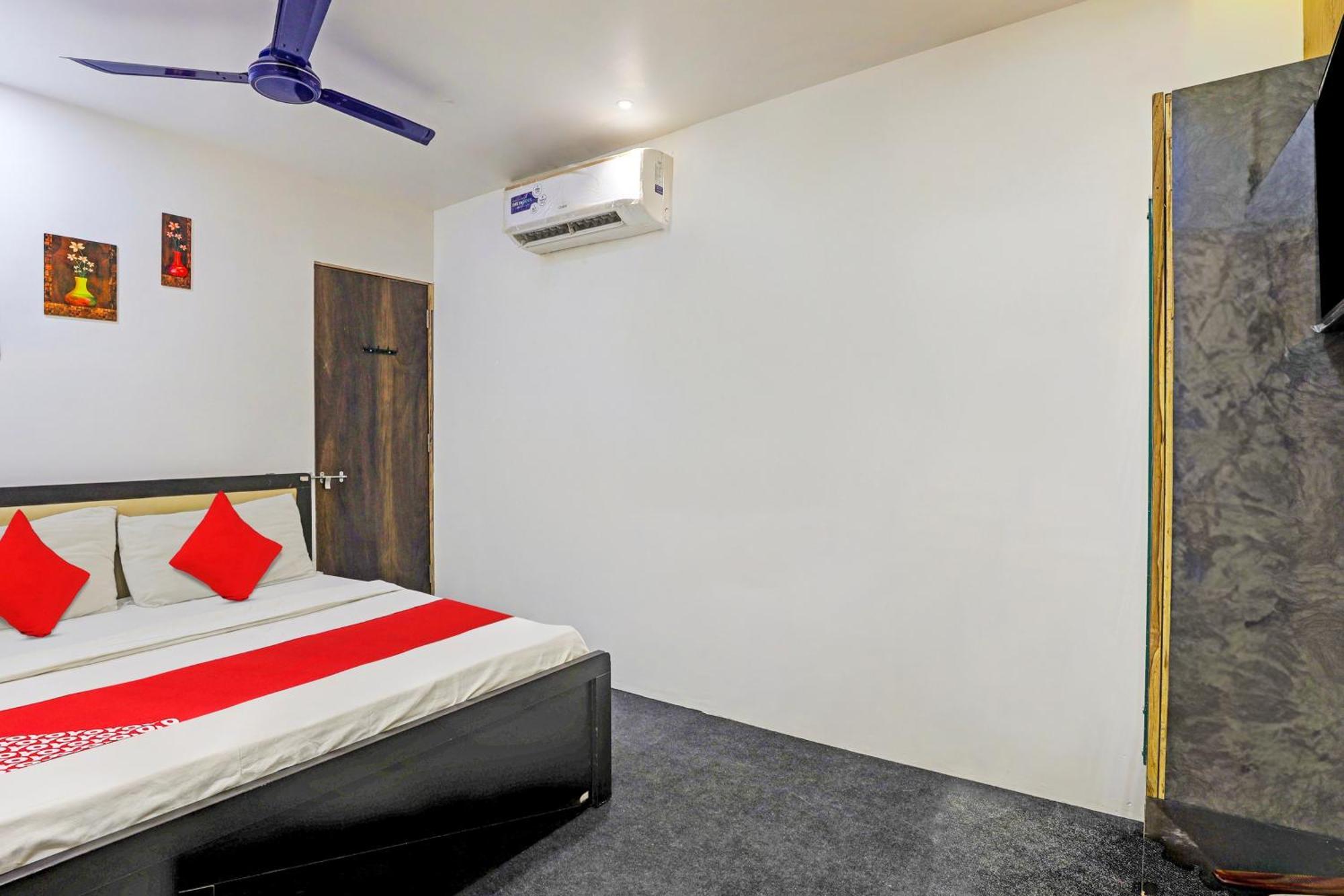Hotel O Lotus Hotel Surat Exterior foto